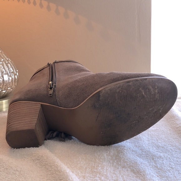 Simply Emma suede Booties with tassel fringe on outer side -Womens size 8 - Picture 4 of 5